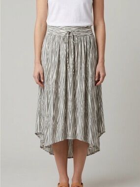Kavu Gray and White Patterned High-Low Skirt